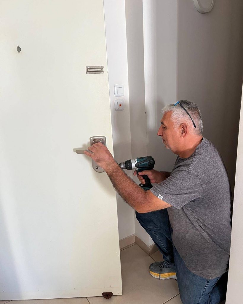 dfaa3253-63a5-472f-9588-ce710528b40c